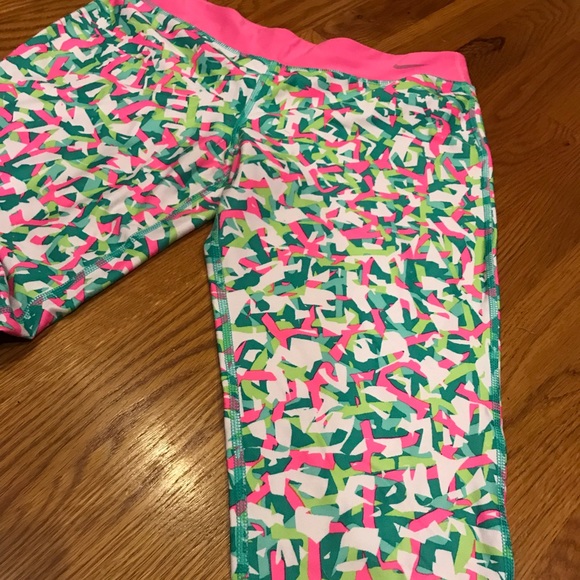 Nike Dri-Fit Knee Length Workout Leggings - Picture 2 of 3